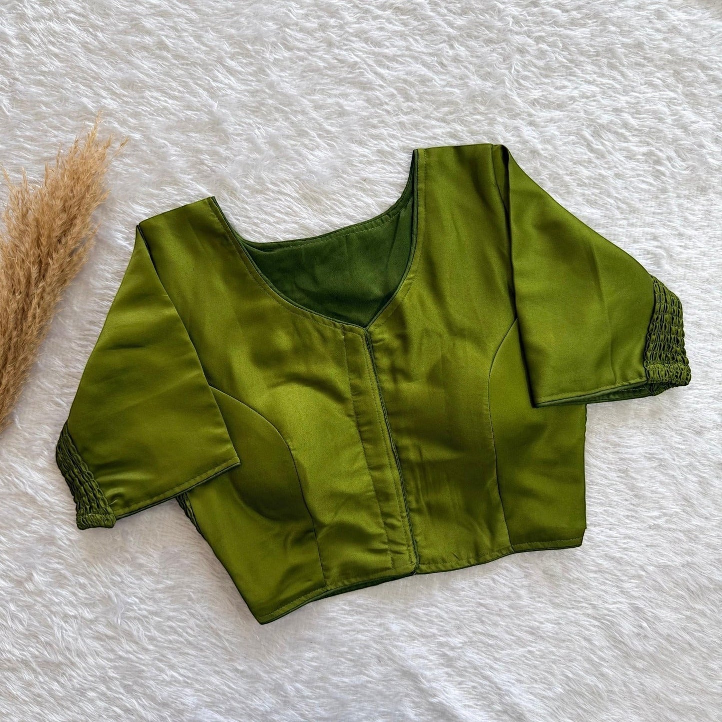 AMAB green pure silk blouse with elastic fit and padded comfort. V-neck, 3/4 sleeves with smocked cuffs.