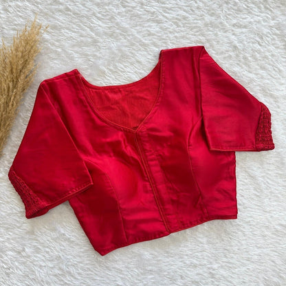 AMAB red pure silk blouse with elastic fit and padded comfort. V-neck, short sleeves with smocked cuffs.